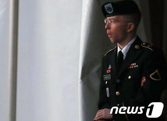 1-freebradleymanning-01.jpg