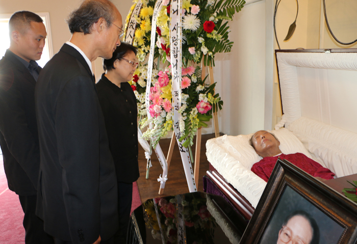chungkiyul-momfuneral-lastscene.jpg