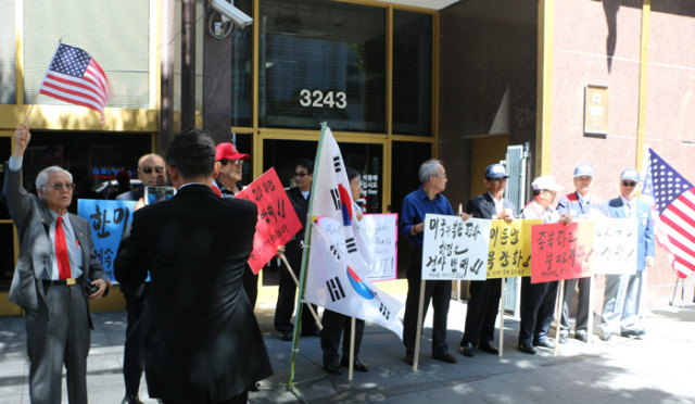 1-peacela-20140324-14.jpg