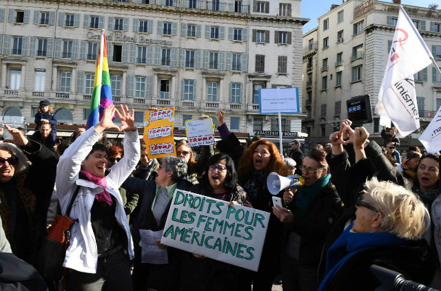 트럼프반대-여성시위01-프랑스.jpg