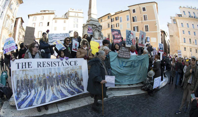 트럼프반대-여성시위-로마.jpg